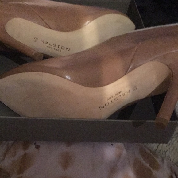 (8-1/2) Halston Heritage Shooties “Karen” in Camel - Picture 8 of 10